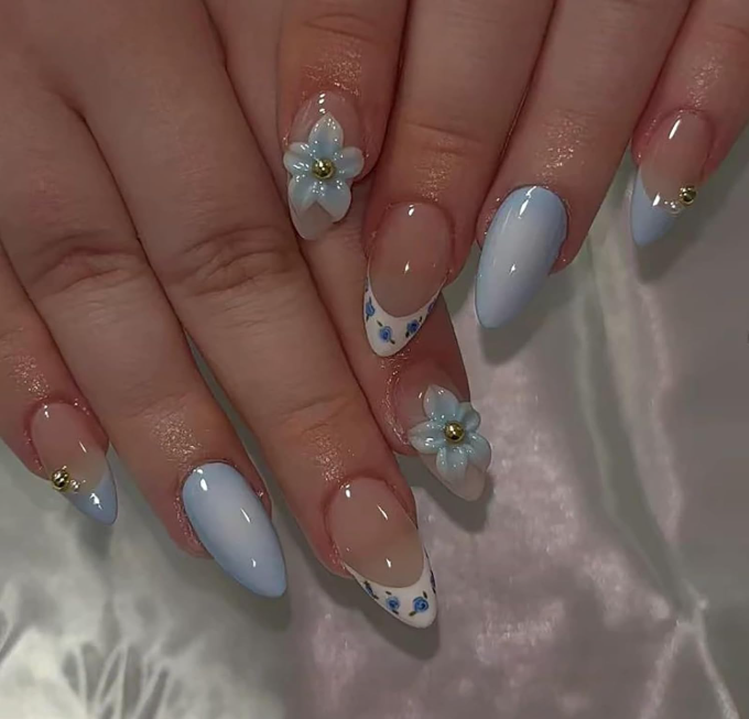 24-Piece Press On Nails Blue French Style with Orchid and Polka Dot Design, ABS Artificial Fake Nails Set for Everyday Wear and Parties